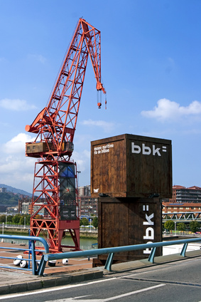 La Gru Carola all'estenro del Museo Maritino Ria di Bilbao